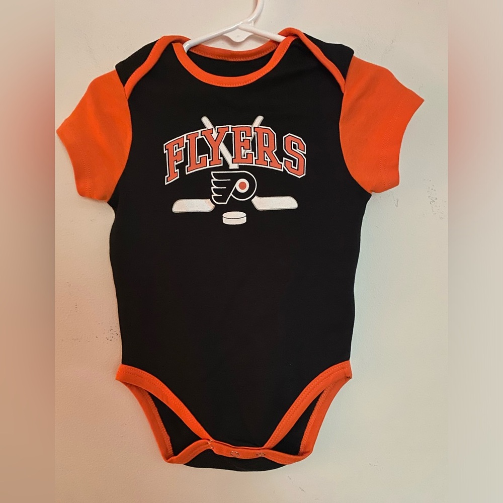 FREE w/ Purchase NWOT NHL Licensed Philadelphia Flyers Onesie, PA Philly Hockey